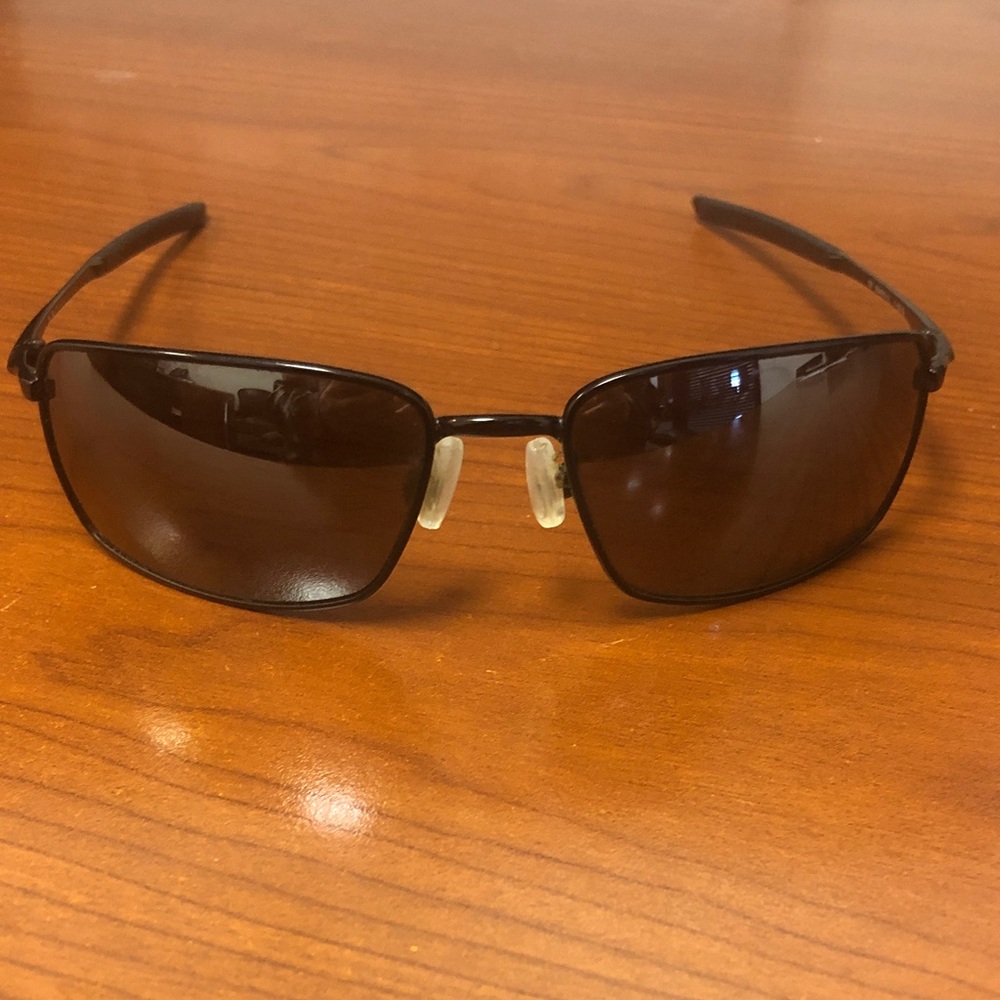 Oakley Square Wire Mens sunglasses gently used 004075-12